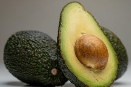 Статья о полезных свойствах авокадо для здоровья человека.