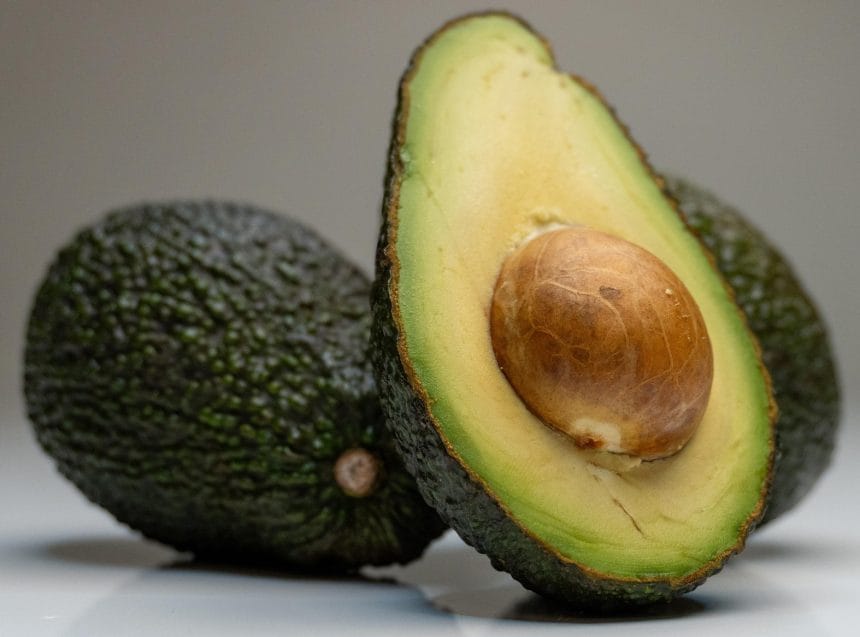 Статья о полезных свойствах авокадо для здоровья человека.
