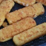 Статья от том на сколько вредны или полезны рыбные палочки и о том, сколько их стоит есть.