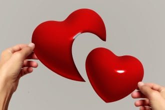 "любовная тоска", "страдания из-за любви" или "разбитое сердце". Грусть и переживания, связанные с неудачами в отношениях или разрывом.